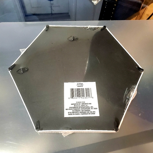1 Set of 2 Hexagon Shaped Mirrors with White Frame - Picture 7 of 9